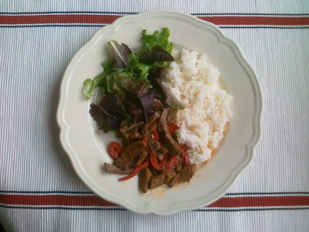 Restovaná morčacia pečienka s červenou paprikou, ryžou a šalátom z 1.9.2012.